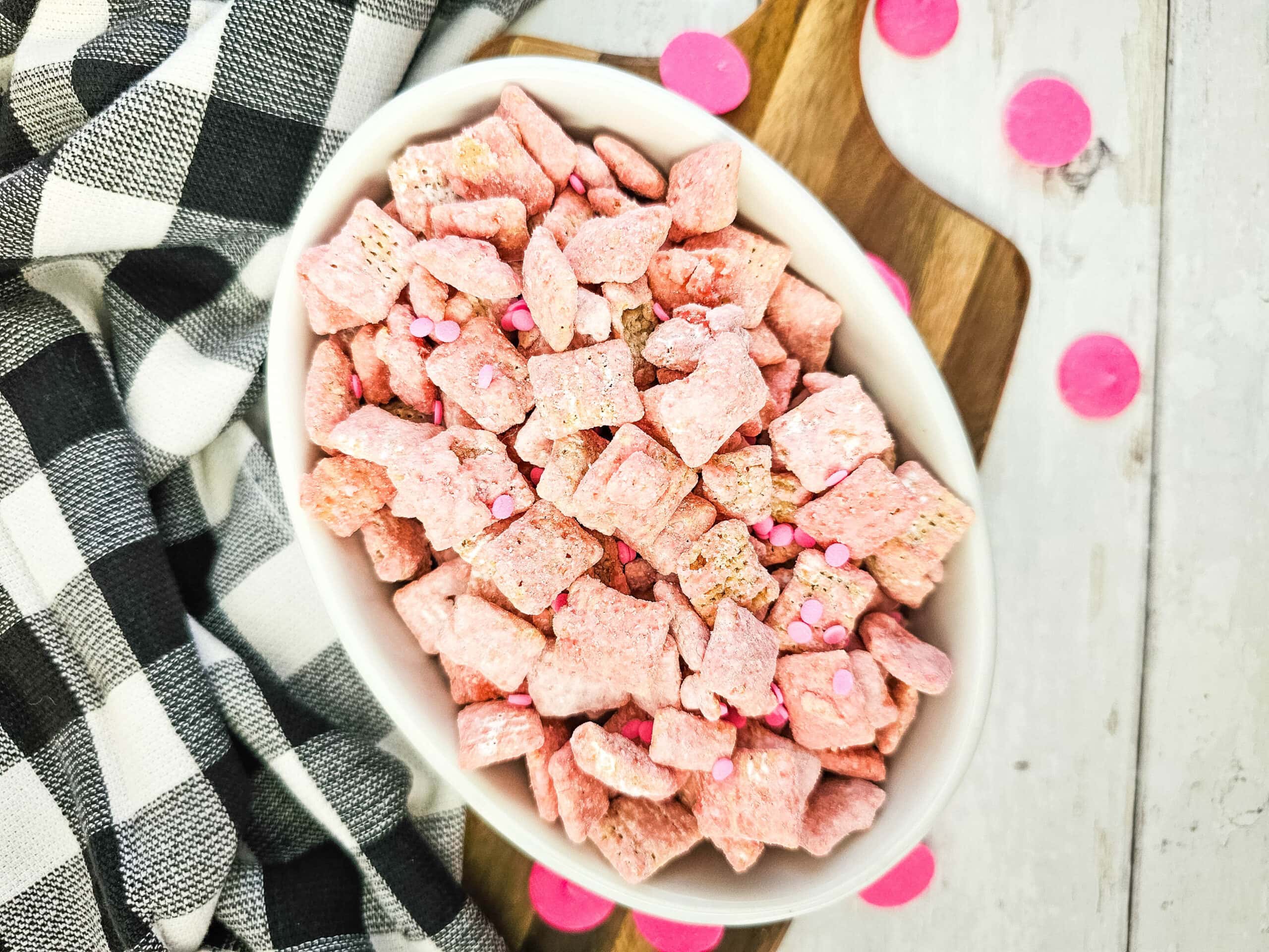 Pink Puppy Chow: Time-Saving Treat for Sweet Cravings!