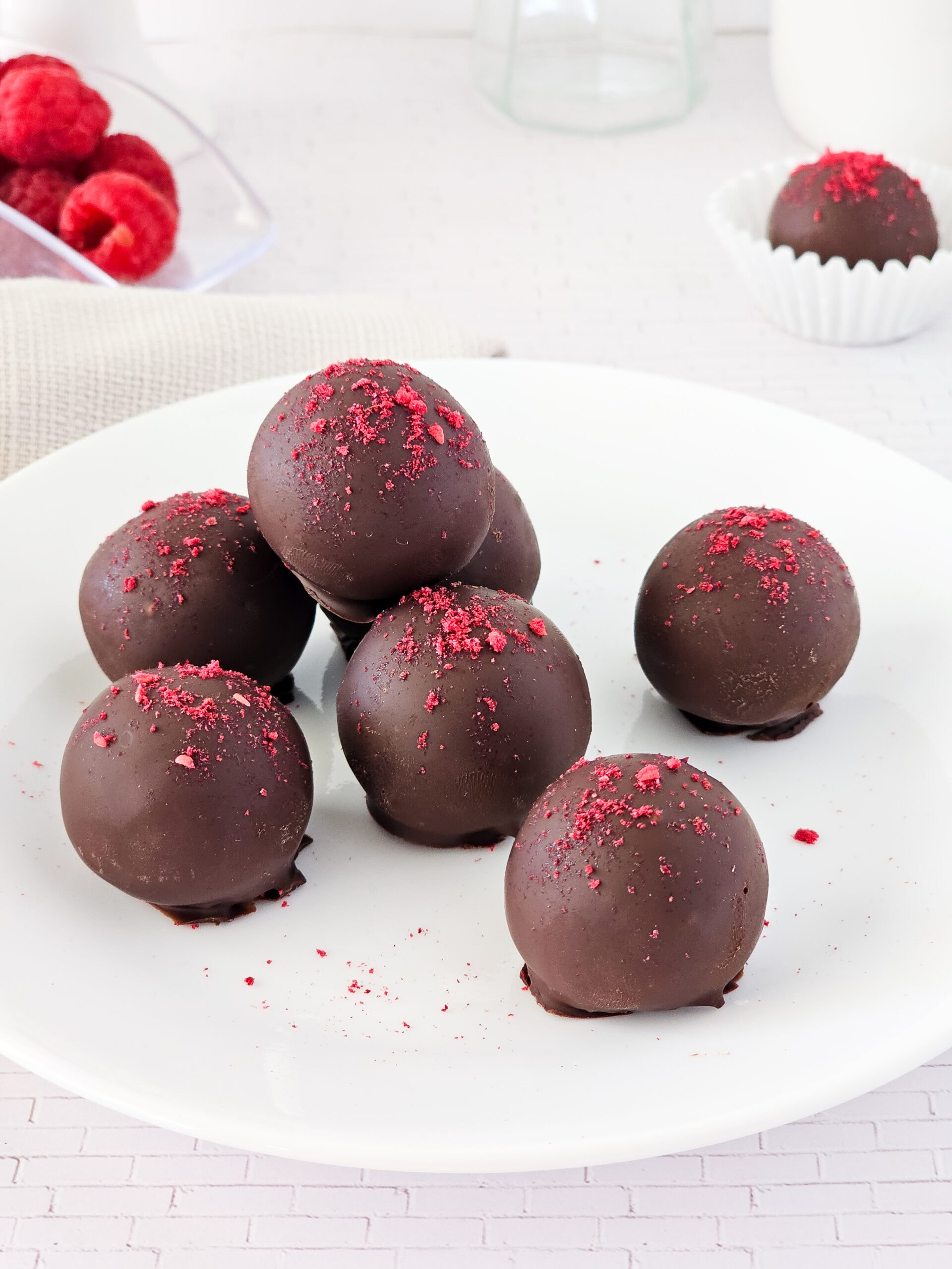 Raspberry Chocolate Truffles: A Sweet and Tangy Treat!