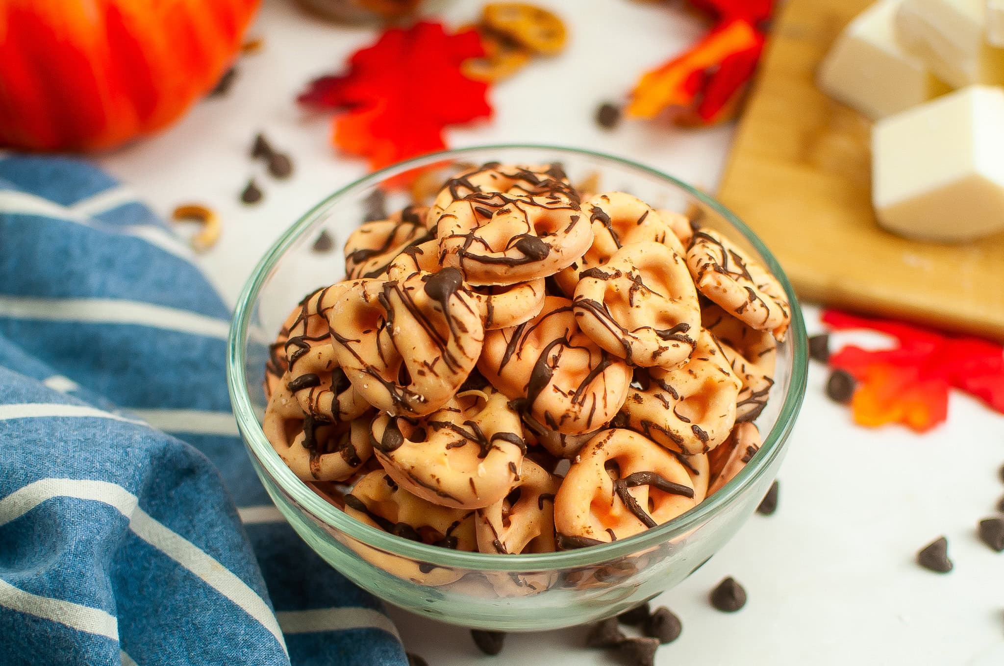 Pumpkin Spice Chocolate Dipped Pretzels: A Fall Twist on a Classic Treat