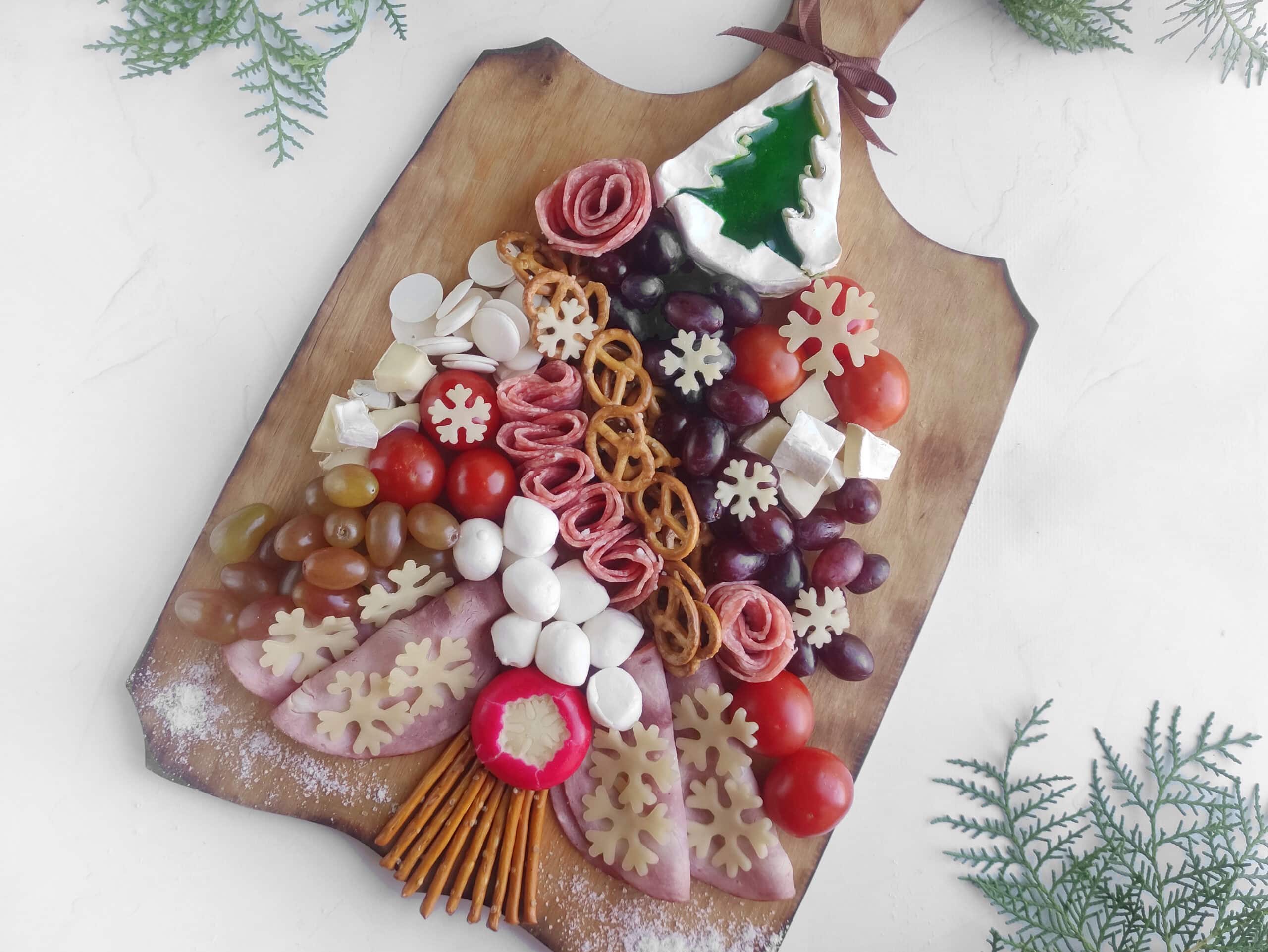 The Show-Stopping Christmas Tree Charcuterie Board