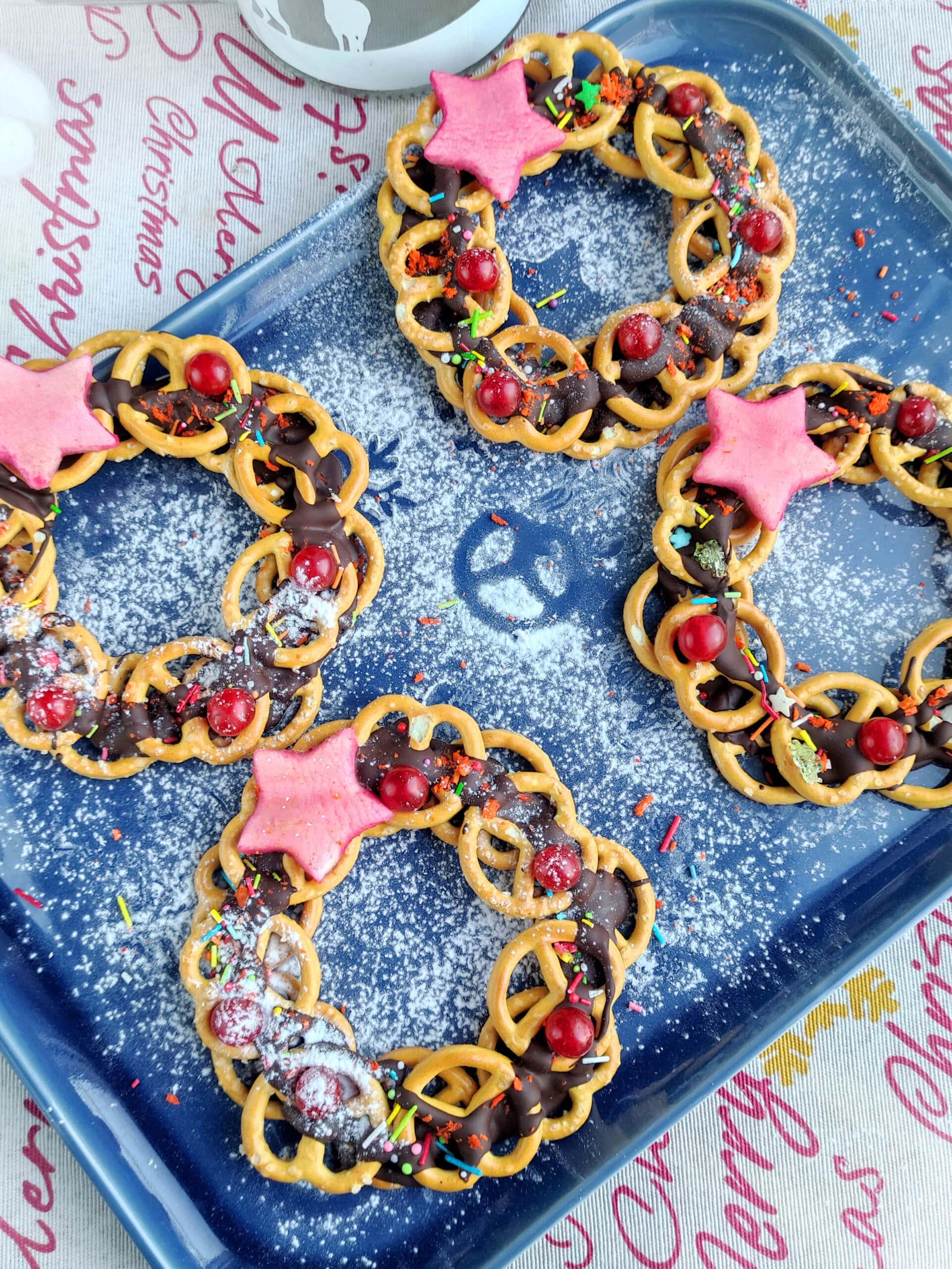 A Merry Christmas Wreath That’s Edible and Adorable!