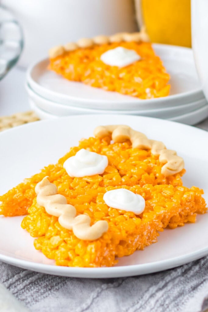 fall treats - pumpkin pie rice krispies