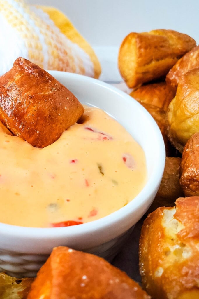 pretzel bites with cheese dip - game day finger food 