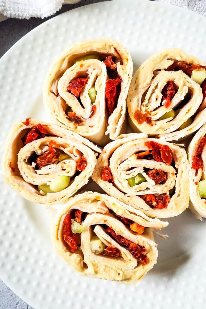 turkey hummus pinwheels - game day finger food 