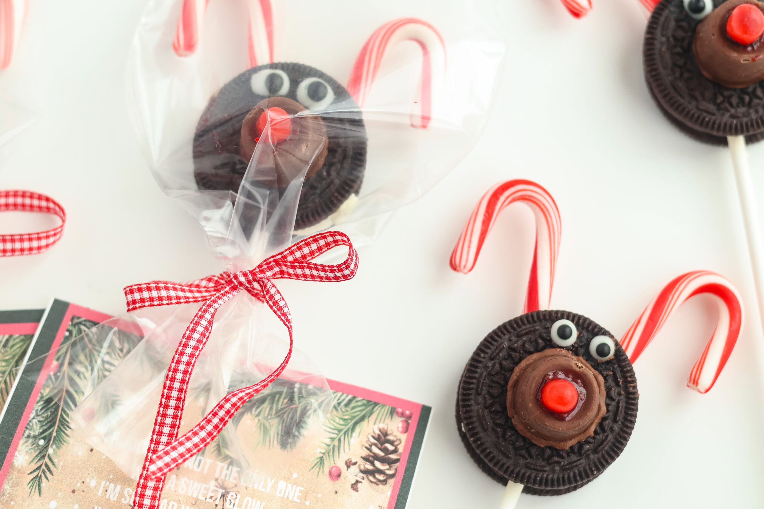 The Ultimate Christmas Craft Treat: Reindeer Oreo Pops!