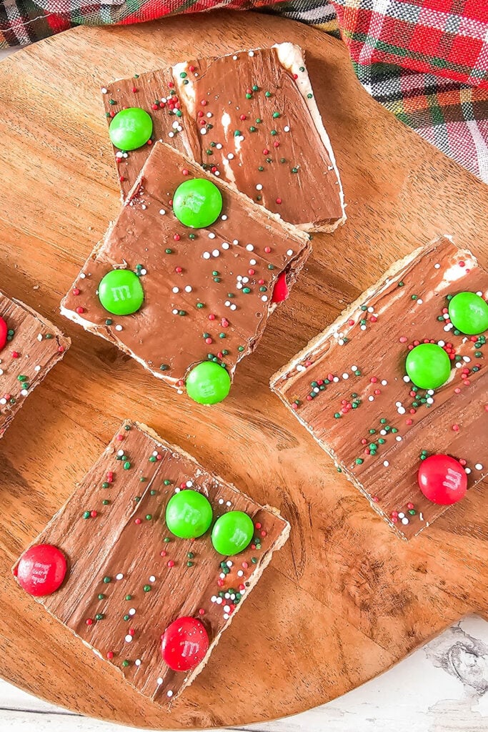 Christmas S'mores Graham Cracker Bark - Christmas treats for gifts