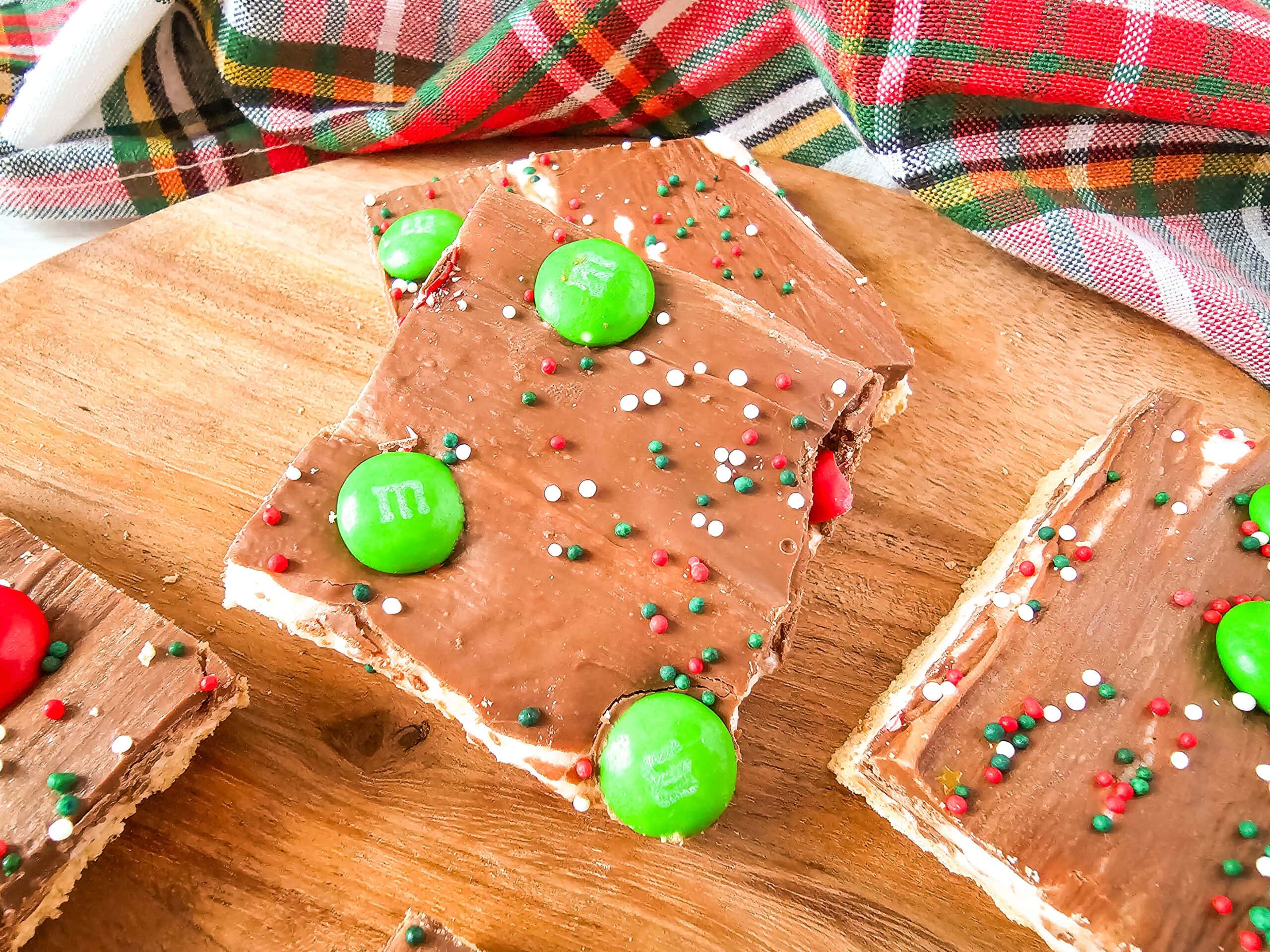 Christmas S’mores Graham Cracker Bark in 5 Easy Steps