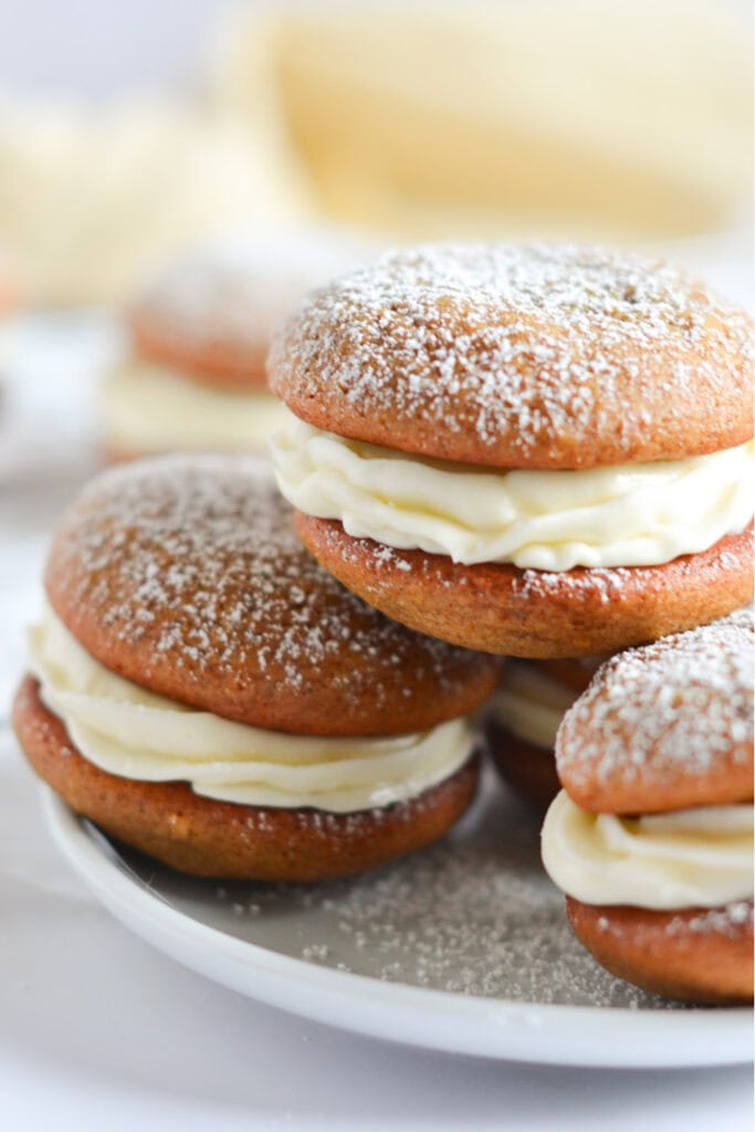 Gingerbread whoopie pies - Christmas treats for gifts