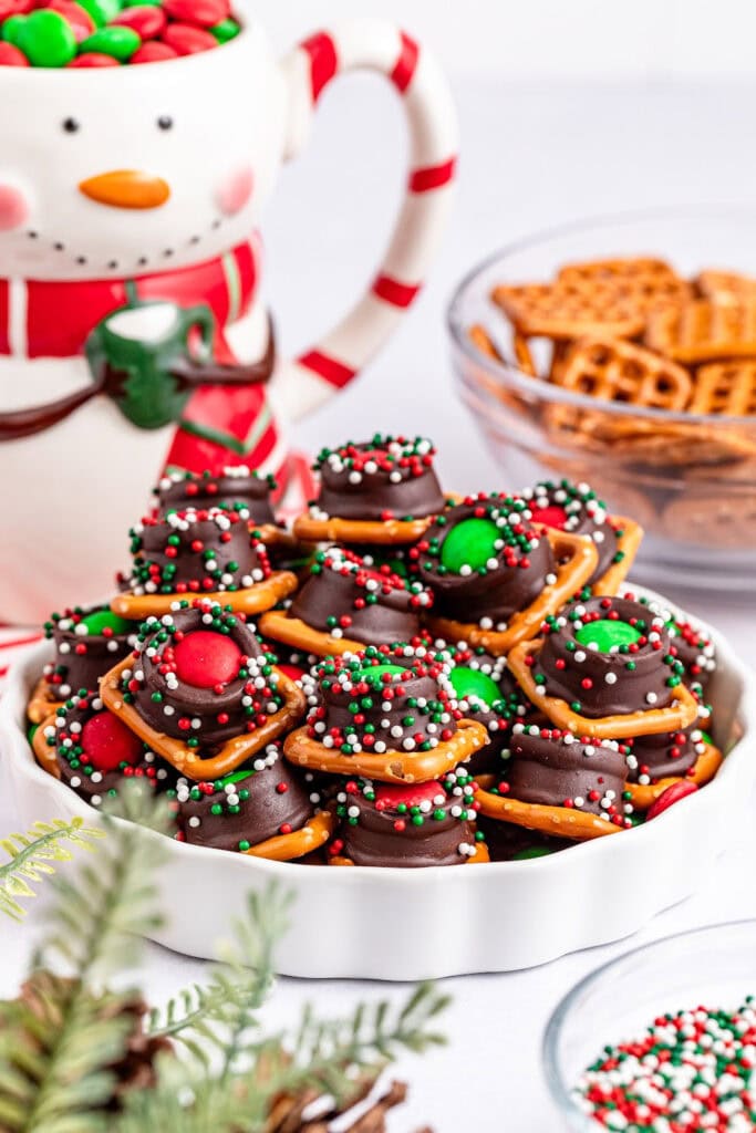 christmas rolo pretzel bites - Christmas treats for gifts