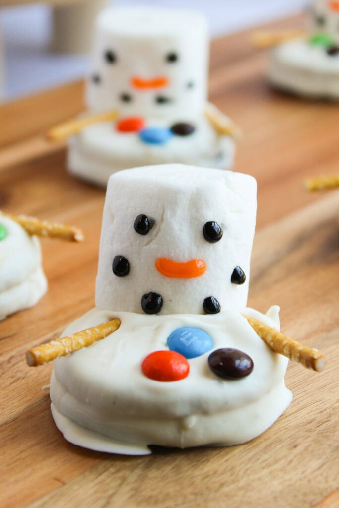 melted snowman white chocolate covered oreos - Kids Christmas Treats