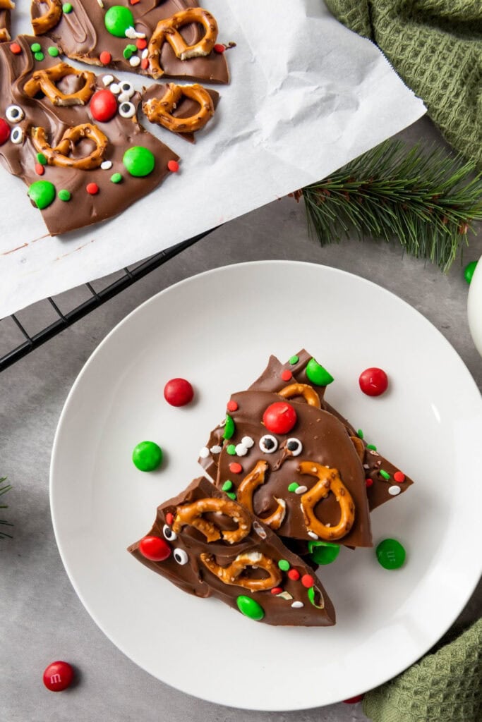 reindeer chocolate bark - Christmas treats for gifts