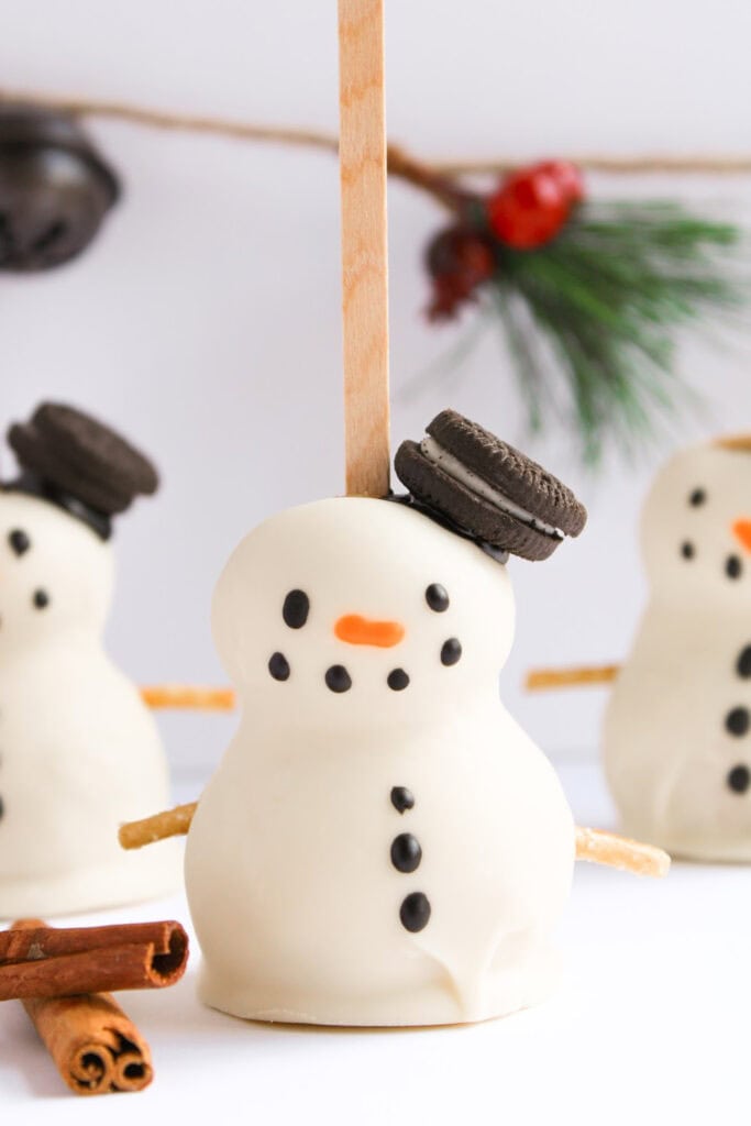 snowman cake pops - Kids Christmas Treats