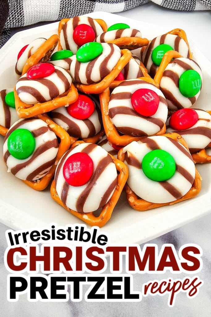Christmas Pretzels- Christmas M&M Pretzel Hugs