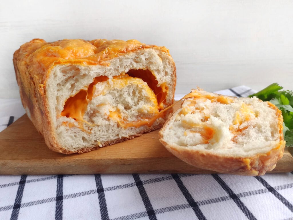 No-Knead Cheese Bread