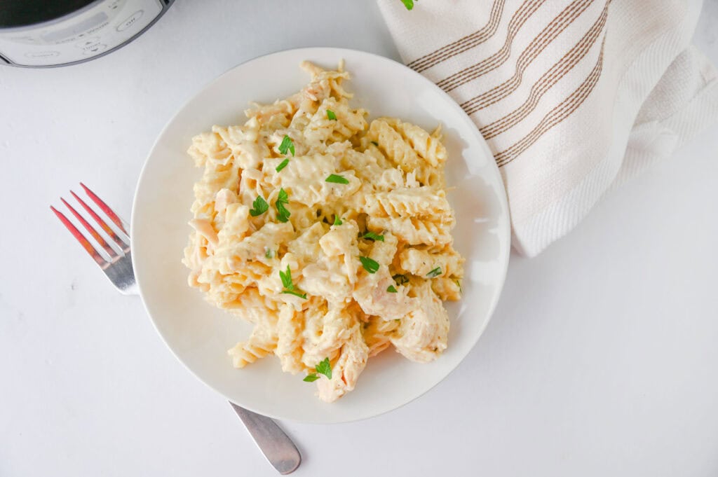Crockpot Creamy Ranch Chicken Pasta 