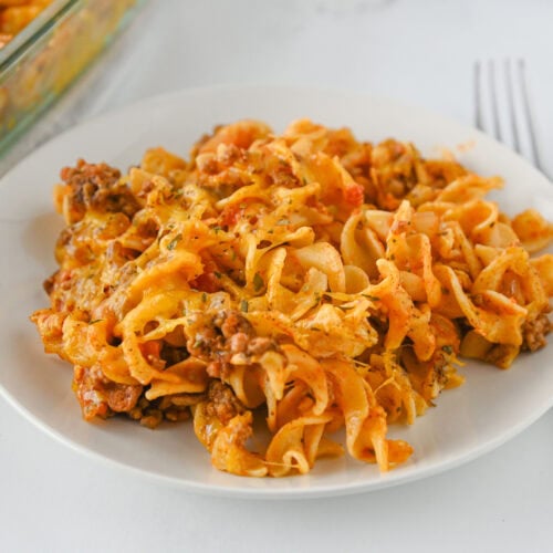 Cheesy Ground Beef and Egg Noodle Casserole