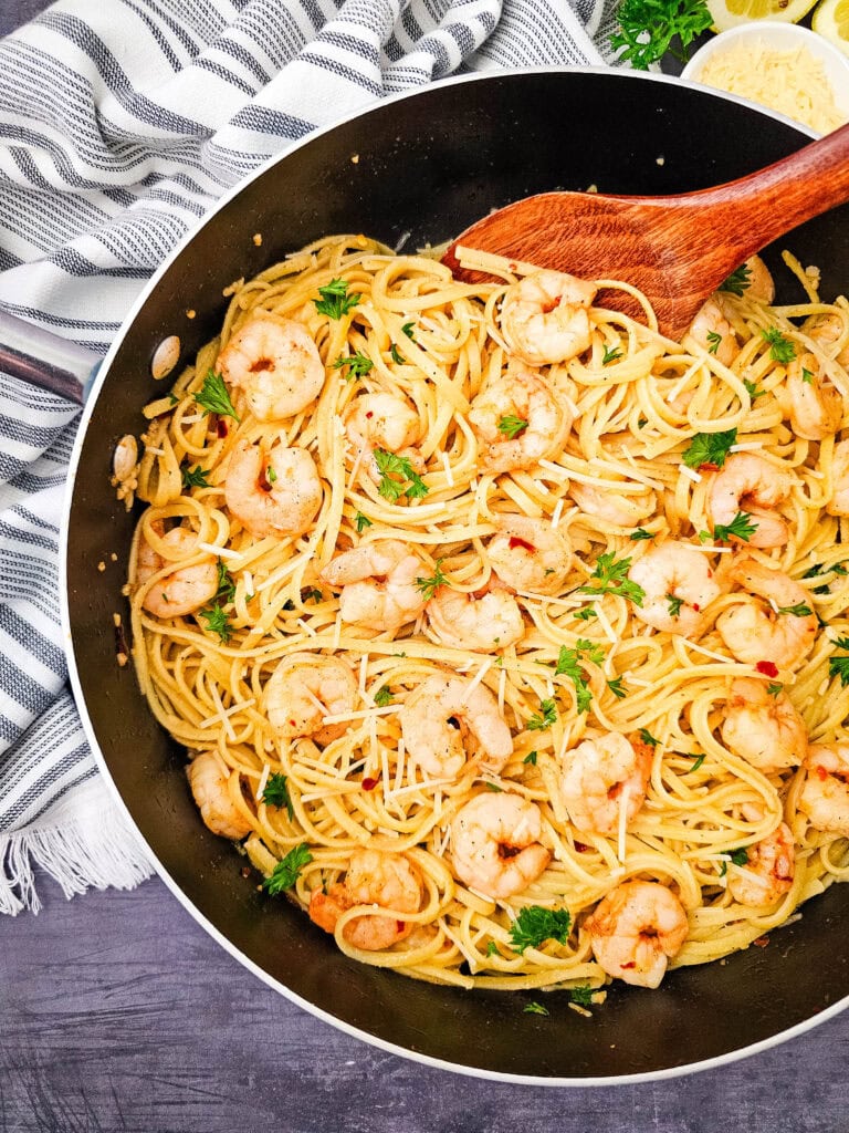 Shrimp Scampi with Linguini Process Photo