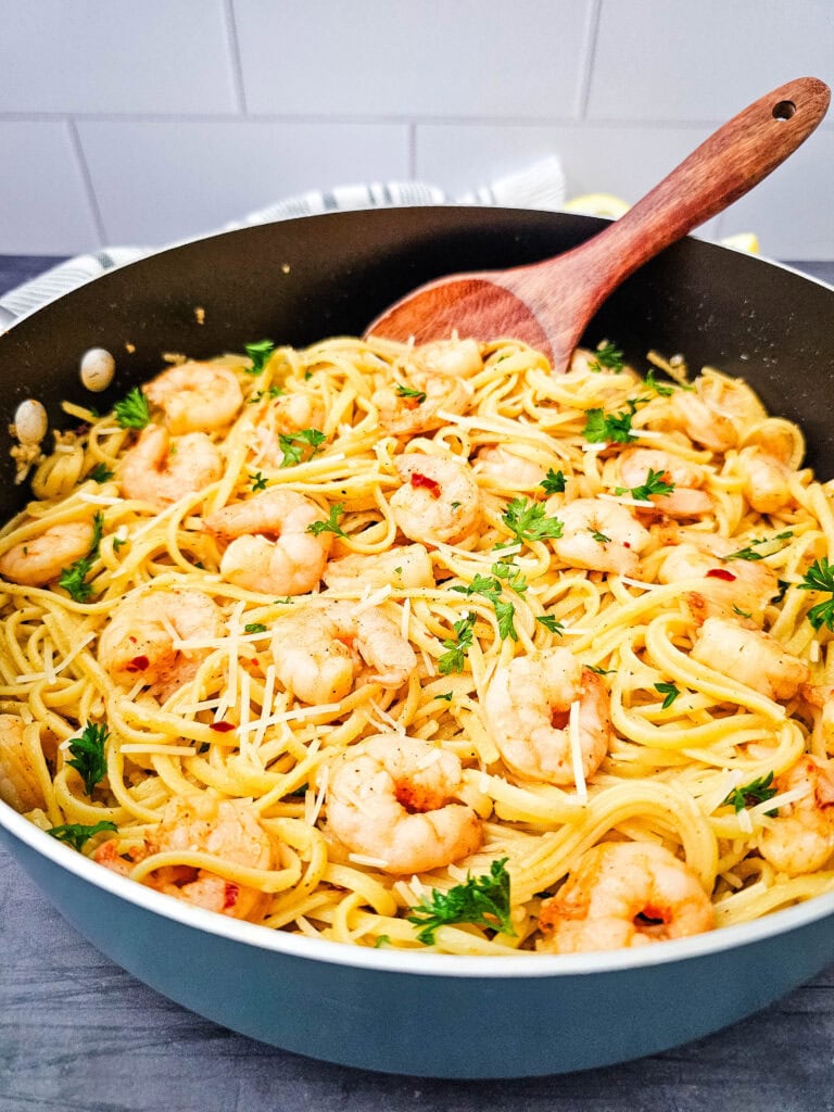 Shrimp Scampi with Linguini Process Photo